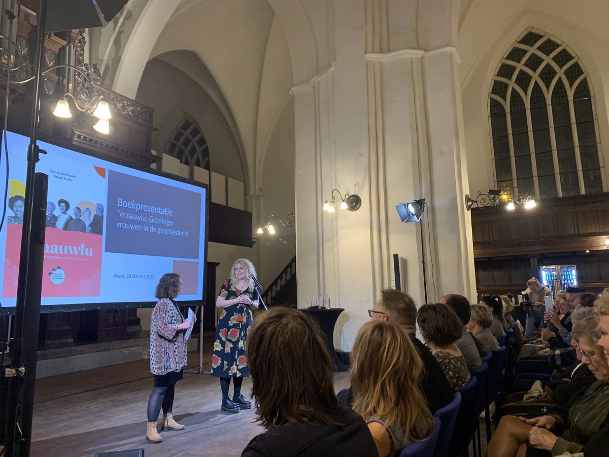 Prachtige avond, prachtig boek!

Gisteren kregen we als Groningse Kamerleden de eerste exemplaren van Vraauwlu

Een boek dat niet alleen Groningse vrouwen uit t verleden zichtbaar maakt maar ook vrouwen van nu inspireert verschil te maken!

👏👏 <a href="/sannemeijerblog/">sannemeijeronderweg</a> <a href="/Hierisirisblog/">Iris van den Brand</a>