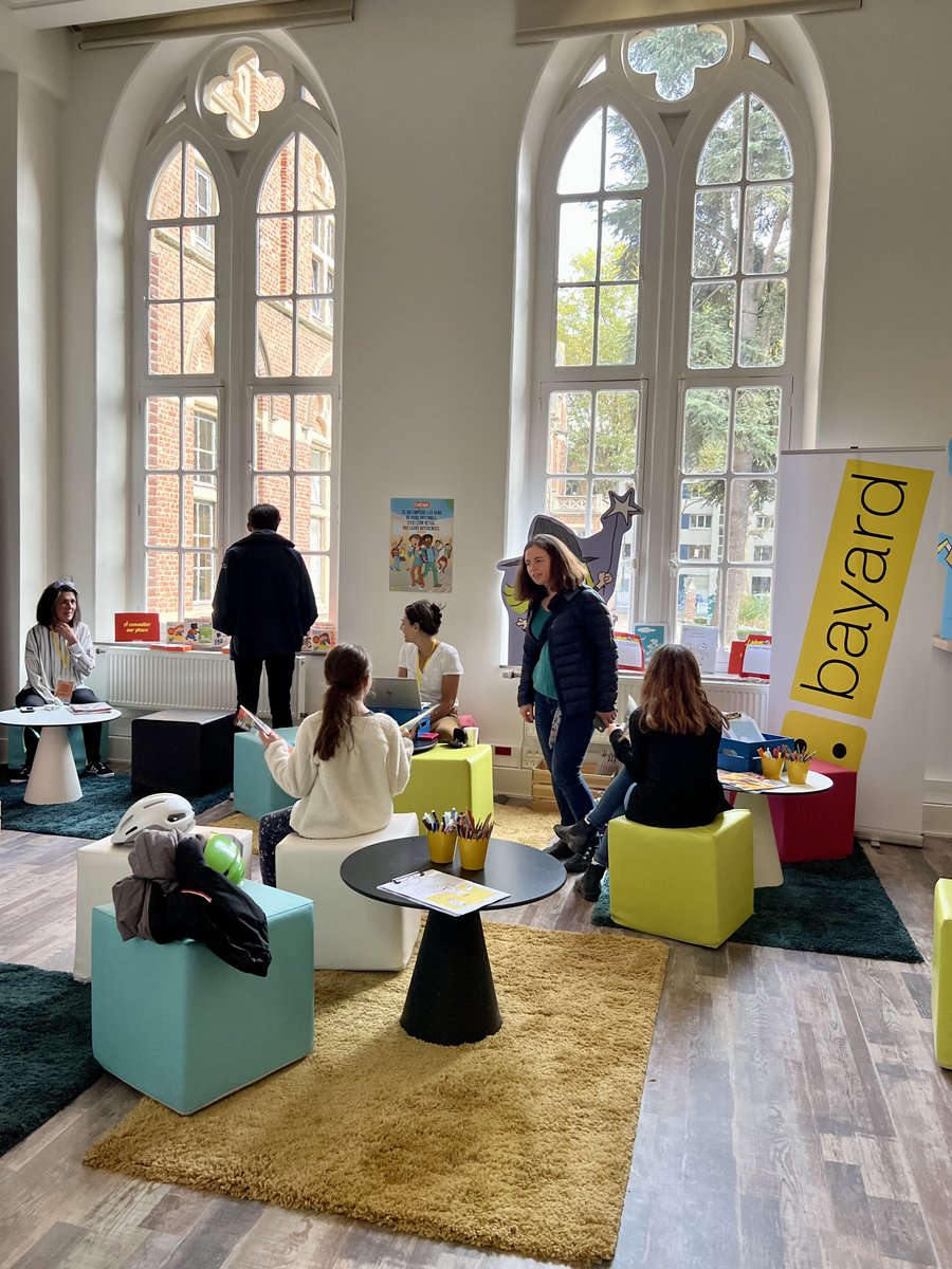 Le Salon du Livre #ECOPOSS vous attend aujourd'hui et demain 📚 Rendez-vous à l'@UnivCatholille pour de nombreuses séances de dédicaces et d'animations pour les enfants 👨‍👩‍👦‍👦