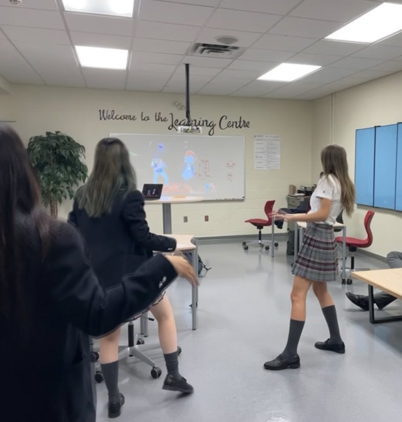 AndreaMathieson's tweet photo. Advisees came in really stressed to our group meeting, having had “like the longest week ever.”The solution? Karaoke and Just Dance, of course! https://t.co/efAyT2mIUZ