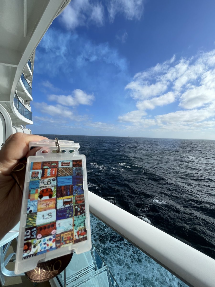 jennywalkabout's tweet photo. @sarasiobhan #LBBus still travelling! Halifax down to New York yesterday. And of course the #LBQuilt blending in with the ocean! #JusticeforLB @GeorgeJulian @grannie_wise @AlexaDWilson @KaraChrome @CallMeMoNow @Trisha_the_doc @k_runswick_cole https://t.co/0bK6a5OHWy