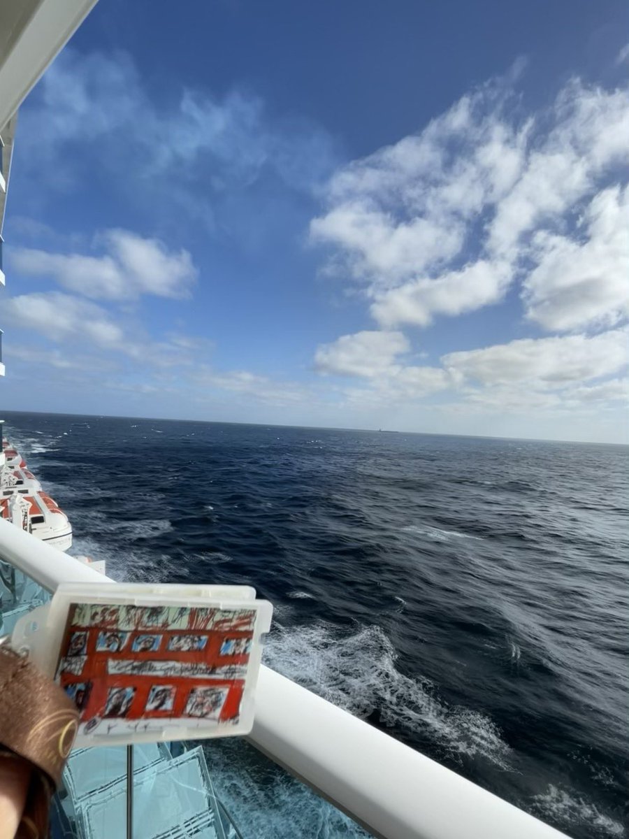 jennywalkabout's tweet photo. @sarasiobhan #LBBus still travelling! Halifax down to New York yesterday. And of course the #LBQuilt blending in with the ocean! #JusticeforLB @GeorgeJulian @grannie_wise @AlexaDWilson @KaraChrome @CallMeMoNow @Trisha_the_doc @k_runswick_cole https://t.co/0bK6a5OHWy