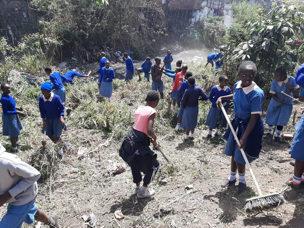 kamukunjivoice's tweet photo. We act individually  or collectively to clean our environment. Today Students, teachers, parents &amp; B. O. M. members of Muthurwa Primary school embarked on tree planting &amp; environment cleaning along Nairobi River. The school is championing for environmental conservation. https://t.co/c5z81XSfd0