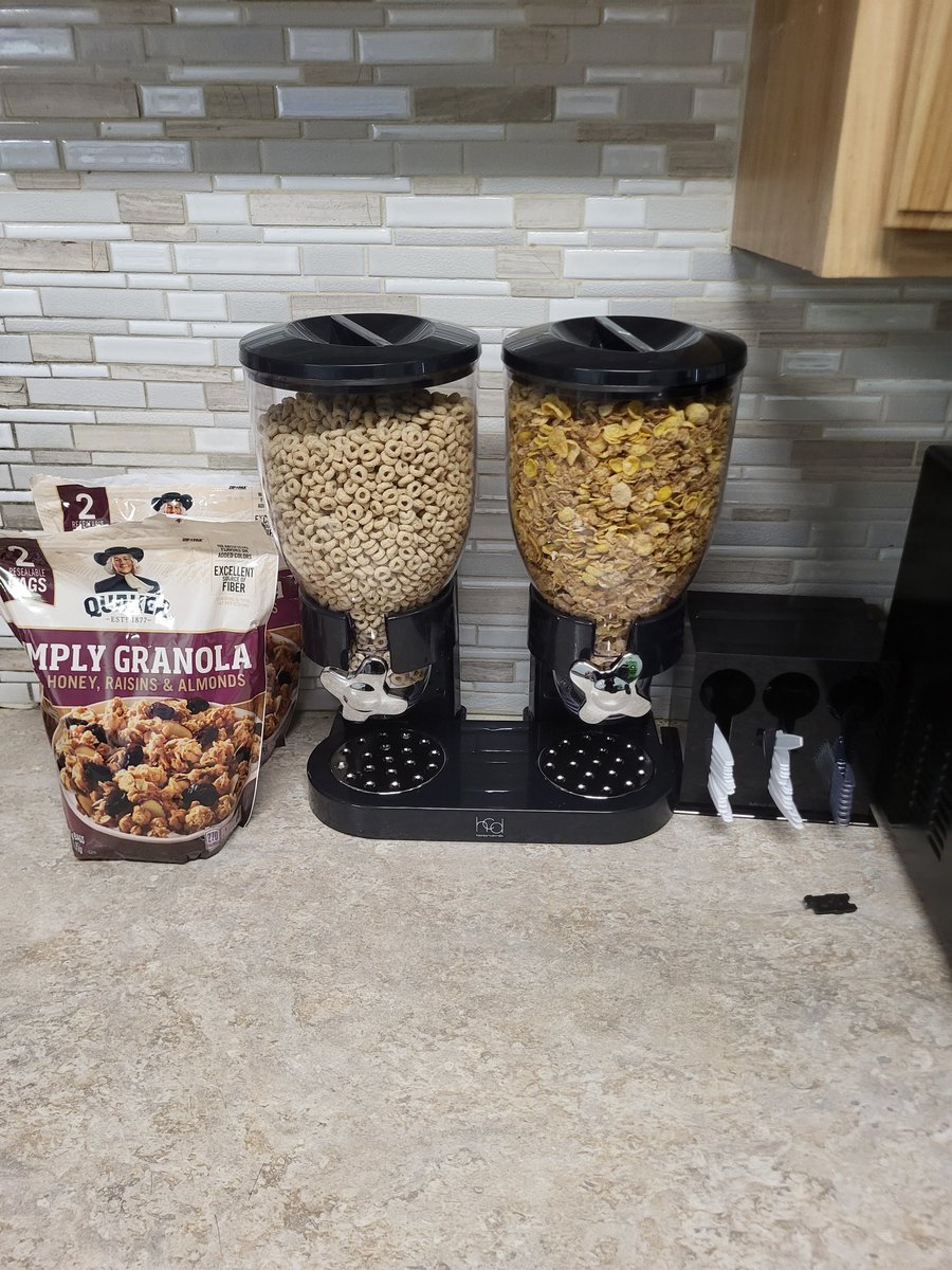 MV2790's tweet photo. Employee pantry, everyone eats around here. #2790proud #lowes https://t.co/bbYbrsgW1J