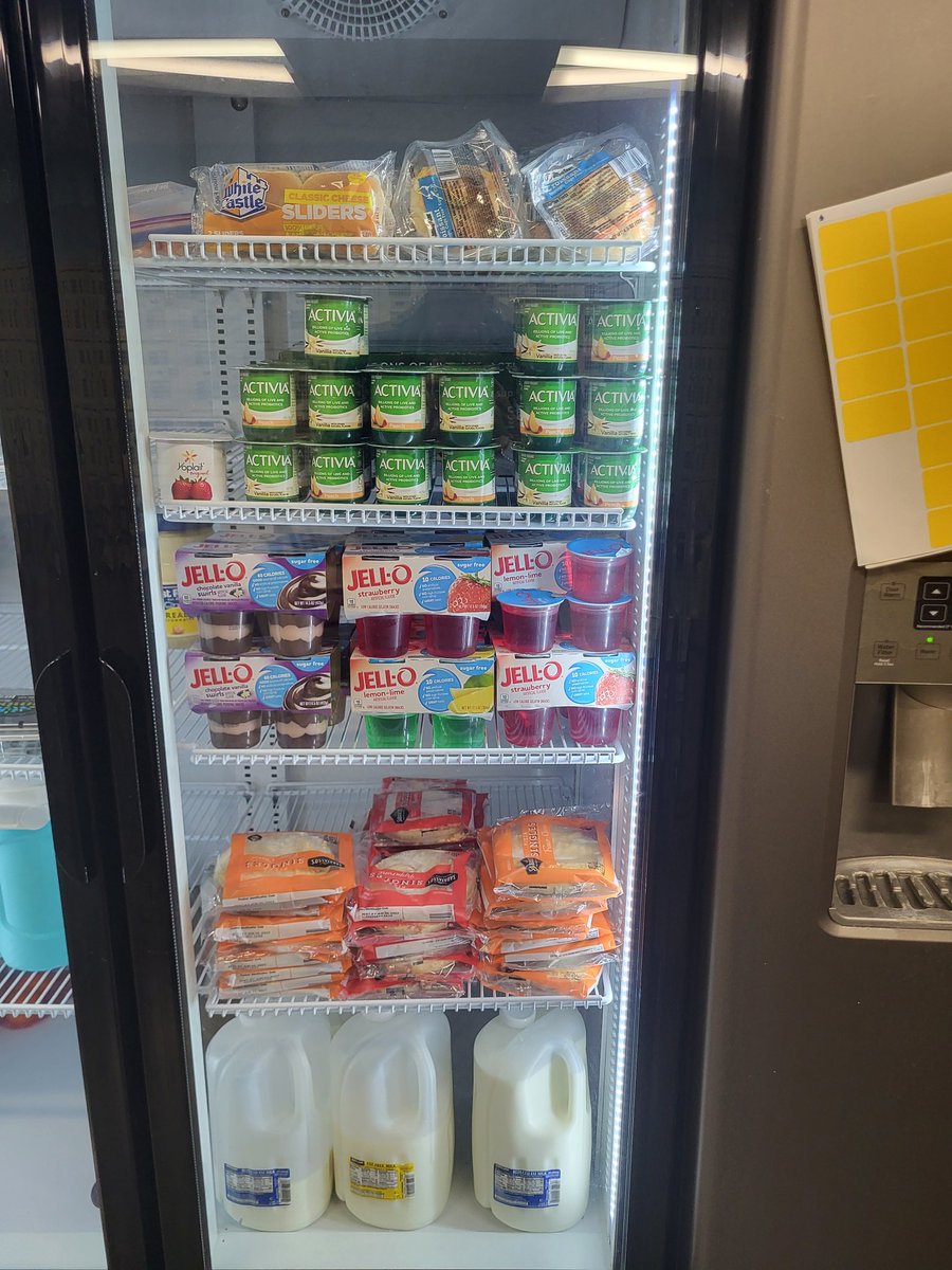 MV2790's tweet photo. Employee pantry, everyone eats around here. #2790proud #lowes https://t.co/bbYbrsgW1J