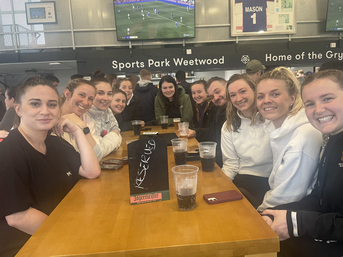 LeedsAdelHC's tweet photo. Leeds is orange (at the moment) wirh 2 Adel wins at Weetwood. Mens 1s beat @leedshockeyclub 3s 8-1 and ladies beat table toppers @leedshockeyclub ladies 3s 2-1. Happy Adel squads post game https://t.co/EWTxnnS7Bd