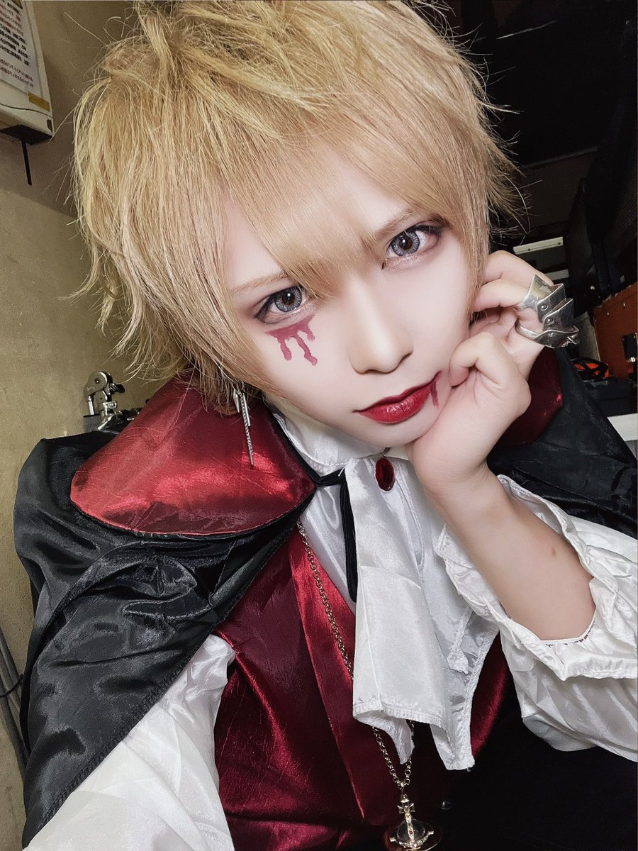 vinanshi_nana's tweet photo. 血だけとは言わず全部もらっていい？ https://t.co/WRiZk3FEdh