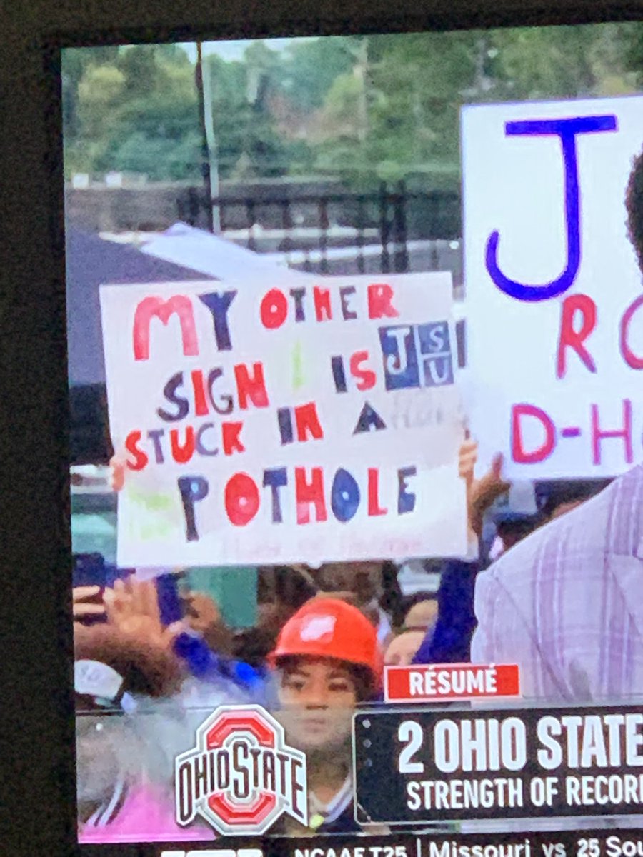 StateofMS's tweet photo. Jackson State fans bringing the truth!  #TheeILove #CollegeGameDay @MarshallRamsey @JaySaysWords https://t.co/XskJUrcNSV