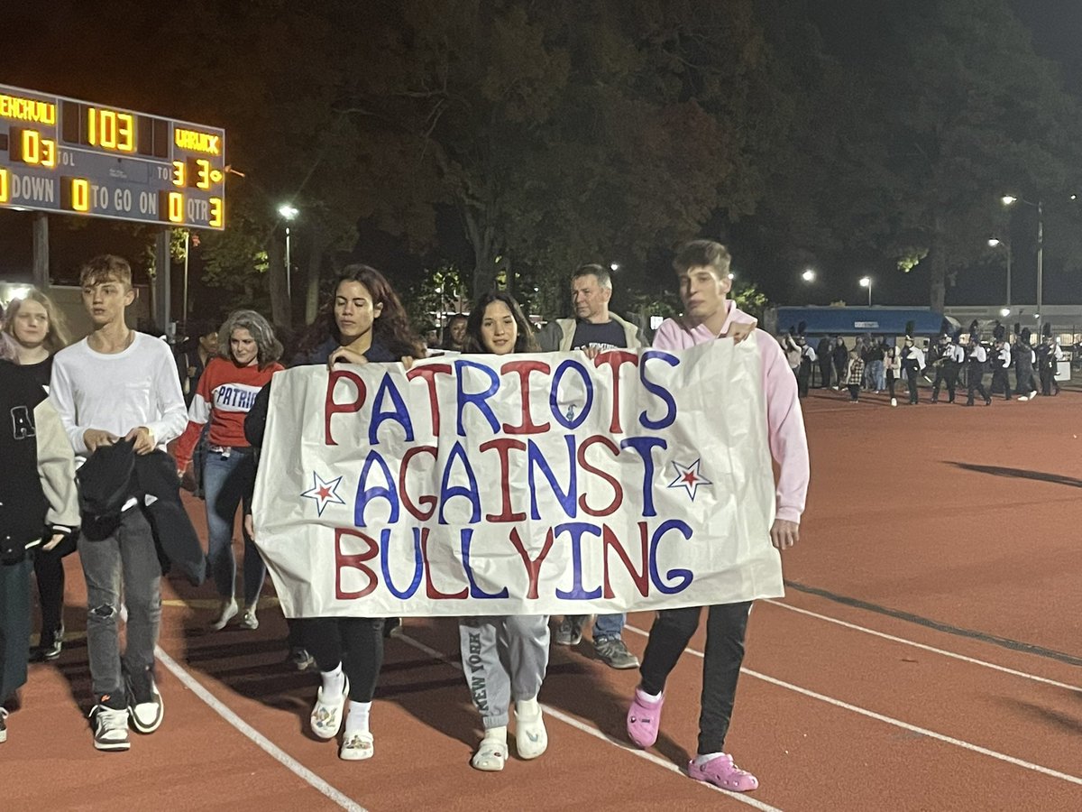 NNPSYouthDev's tweet photo. About last night! Nearly 700 students, including 450 students and 89 @gildersleevems cheerleaders marched together against Bullying during the annual STAND Night event! #STANDNNPS https://t.co/ZQZw8dQ7UM