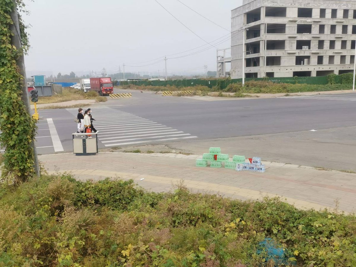 donge_0's tweet image. 善举，给有需要的“逃荒人”