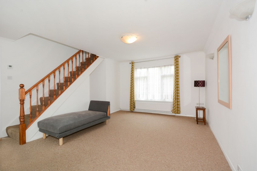 LivingLondonEA's tweet photo. New Sales #PropertyAlert;
#ChainFree Three Bed Freehold Semi-Detached House
Globe Pond Road, #SE16
£700,000
- Large garden
- Off street parking
- Popular residential location
https://t.co/xkr7TIvyjL
#rotherhithe #salesproperty #propertyforsale #houseforsale https://t.co/gTR9UBC9J4