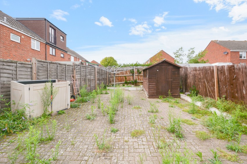 LivingLondonEA's tweet photo. New Sales #PropertyAlert;
#ChainFree Three Bed Freehold Semi-Detached House
Globe Pond Road, #SE16
£700,000
- Large garden
- Off street parking
- Popular residential location
https://t.co/xkr7TIvyjL
#rotherhithe #salesproperty #propertyforsale #houseforsale https://t.co/gTR9UBC9J4