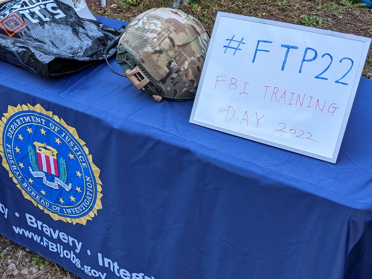 tempurale's tweet photo. #FTP22 に含まれるリアルイベント #FBITD22 何とか終えることができました💨

余韻に浸る余裕もないので、今日は寝ます。お疲れ様でした……
#FBITD22 https://t.co/HVLEFXHD0D