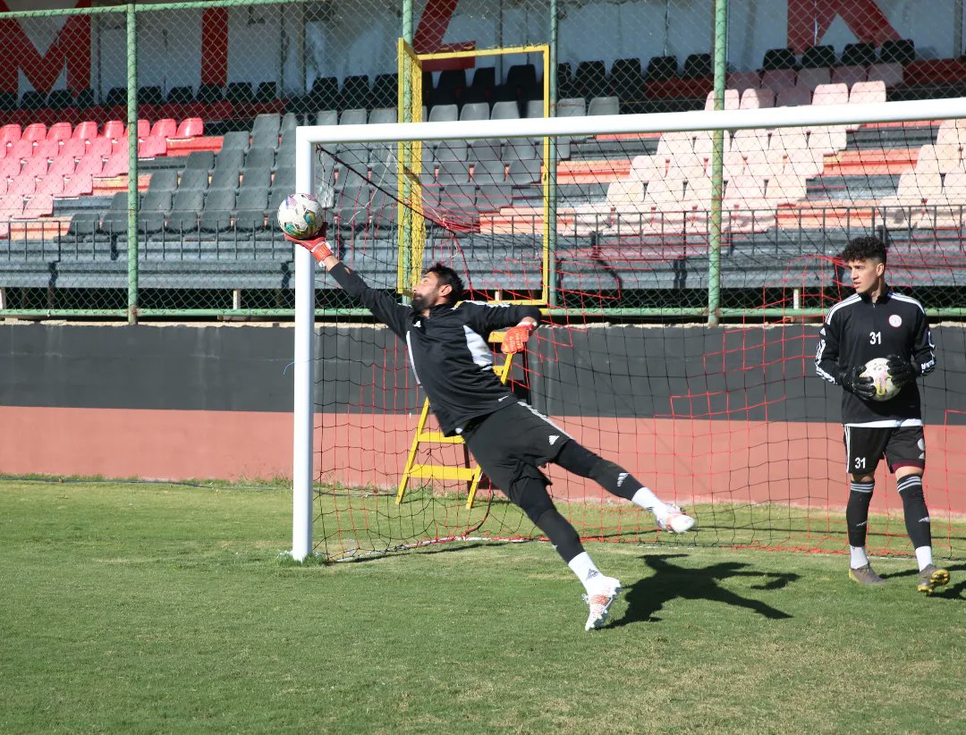 Karakopruresmi's tweet photo. Fly air ✈️

#Goalkepper 

#KaraköprüBelediyespor https://t.co/O4tu8Tekv3