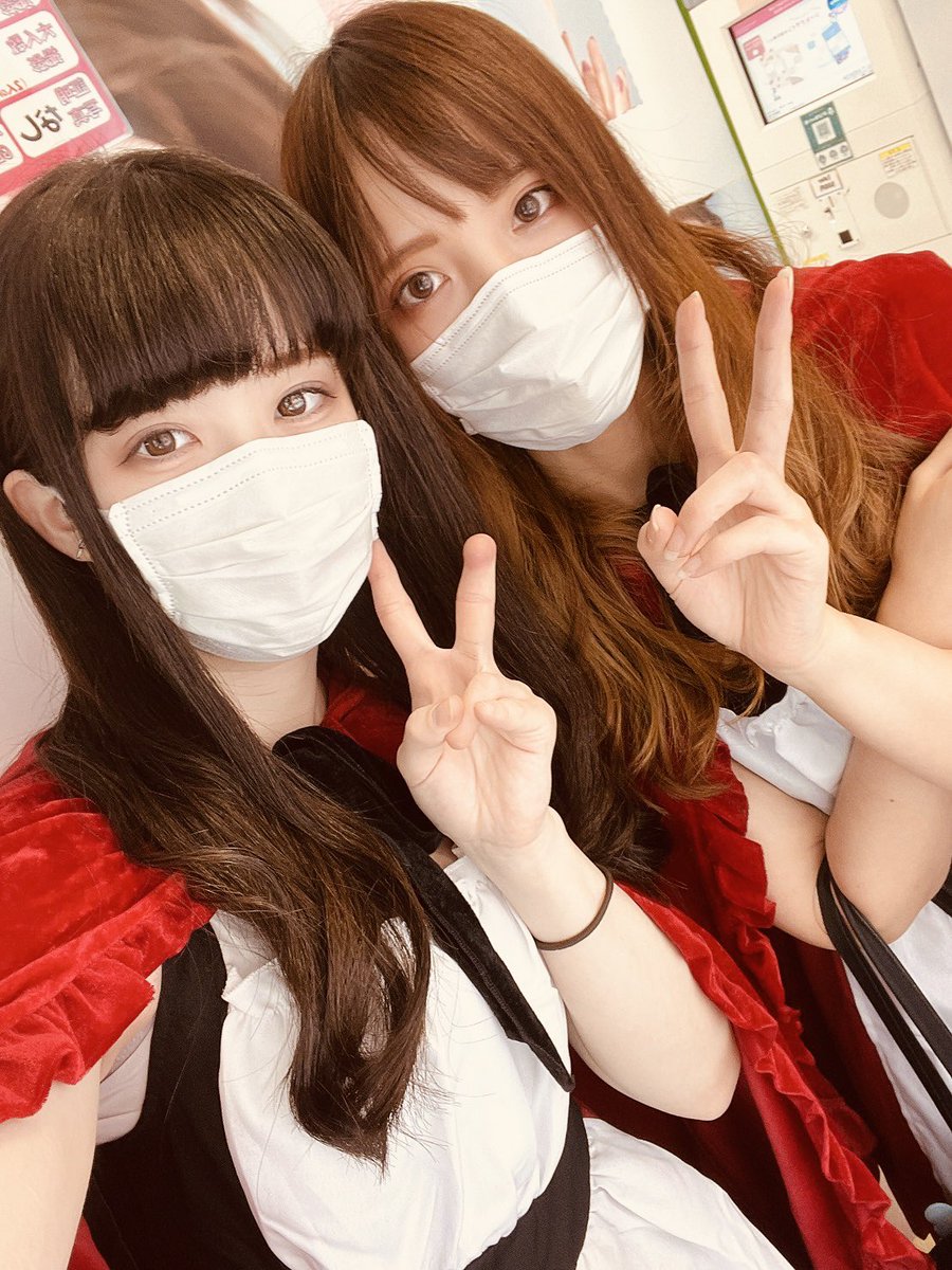 KiryuuTakemoru's tweet photo. 相方とお揃っち赤ずきんコス🙆‍♀️
やっぱライブ楽しい🥰
鬼ト邪吼のループ最高すぎた！
チェキ運もサイン入り引けなかったけどまあまあ良き◡̈ https://t.co/5TIjBy3jWC