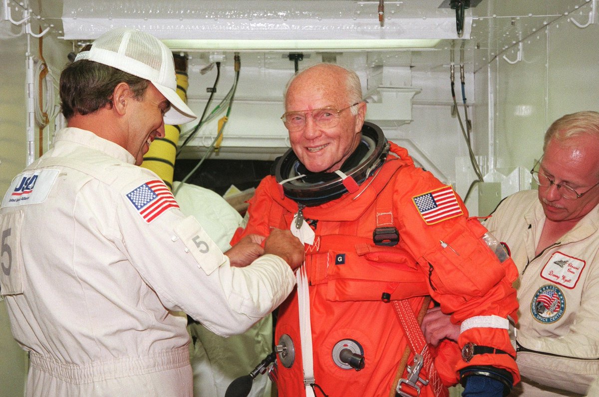 #OTD in 1998, Senator John Glenn returned to space aboard the Space Shuttle Discovery, almost 4 decades after he made history as the 1st American to orbit the Earth. Glenn and his STS-95 crewmates conducted more than 80 experiments on their nearly 10-day mission.