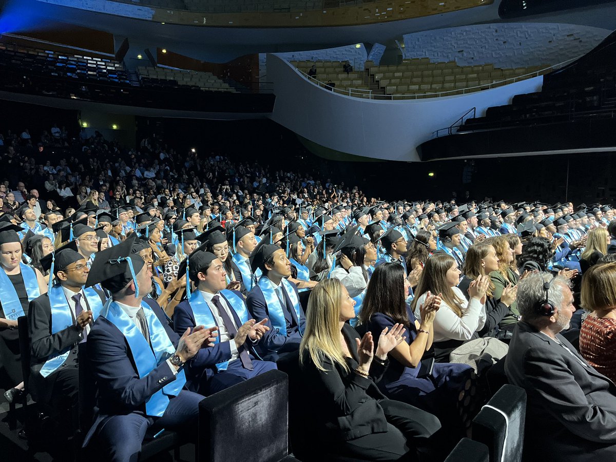 essec's tweet photo. C’est un plaisir de toutes et tous vous revoir aujourd’hui.
Vous êtes plus de 300 diplômés de l’ESSEC Executive Education.
#felicitations #ESSECgrad https://t.co/kv6u7FjcdR