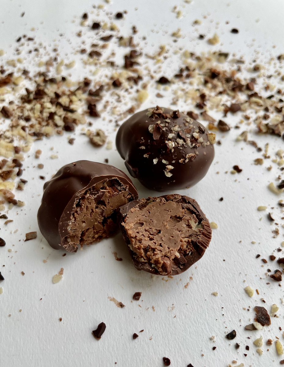 CocoaRetreat's tweet photo. I’m already using a 73% Chuncho Urushayhua to coat my new Cobnut and Cacao Nib Clusters…3/3
#craftchocolate #beantobar #cobnuts #chuncho #artisanchocolate https://t.co/5asSFKvIDL