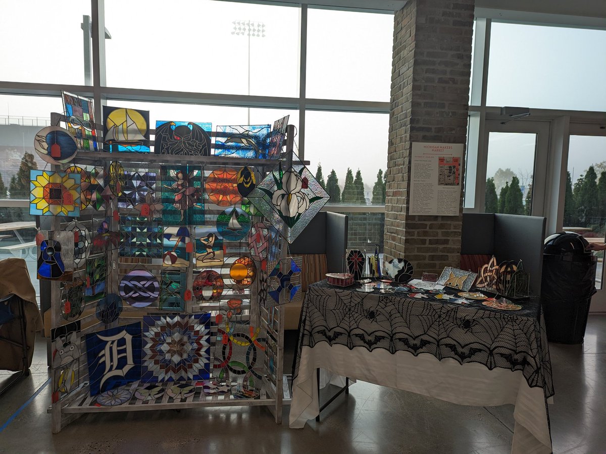 RStainedGlass's tweet photo. #handmade #HolidayShopping #comeseeme #stainedglass https://t.co/kydM9Bw4j0