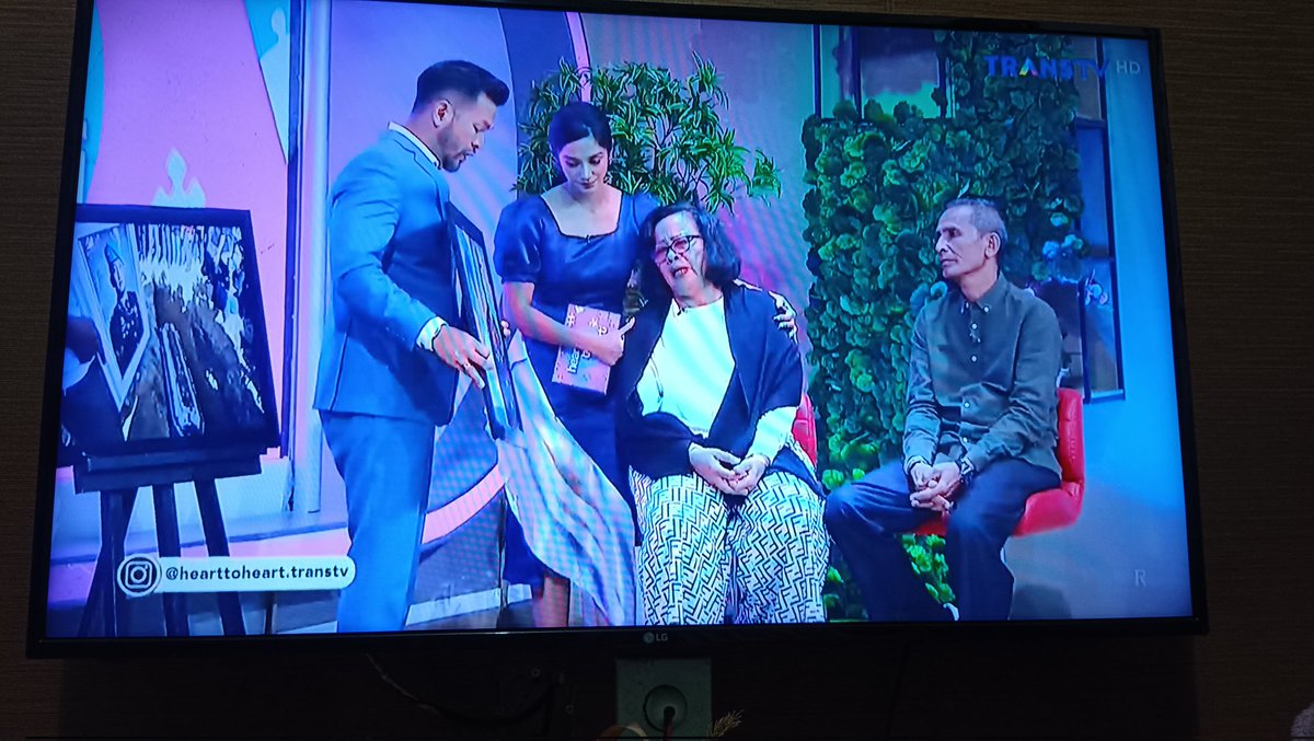 Si <a href="/TRANSTV_CORP/">TRANS TV</a> dengan noraknya mencoba memeras air mata kedua orang tua alm. Joshua. Dipaksa melihat foto anaknya &amp; ditanya pertanyaan tanla empati. Astaga.