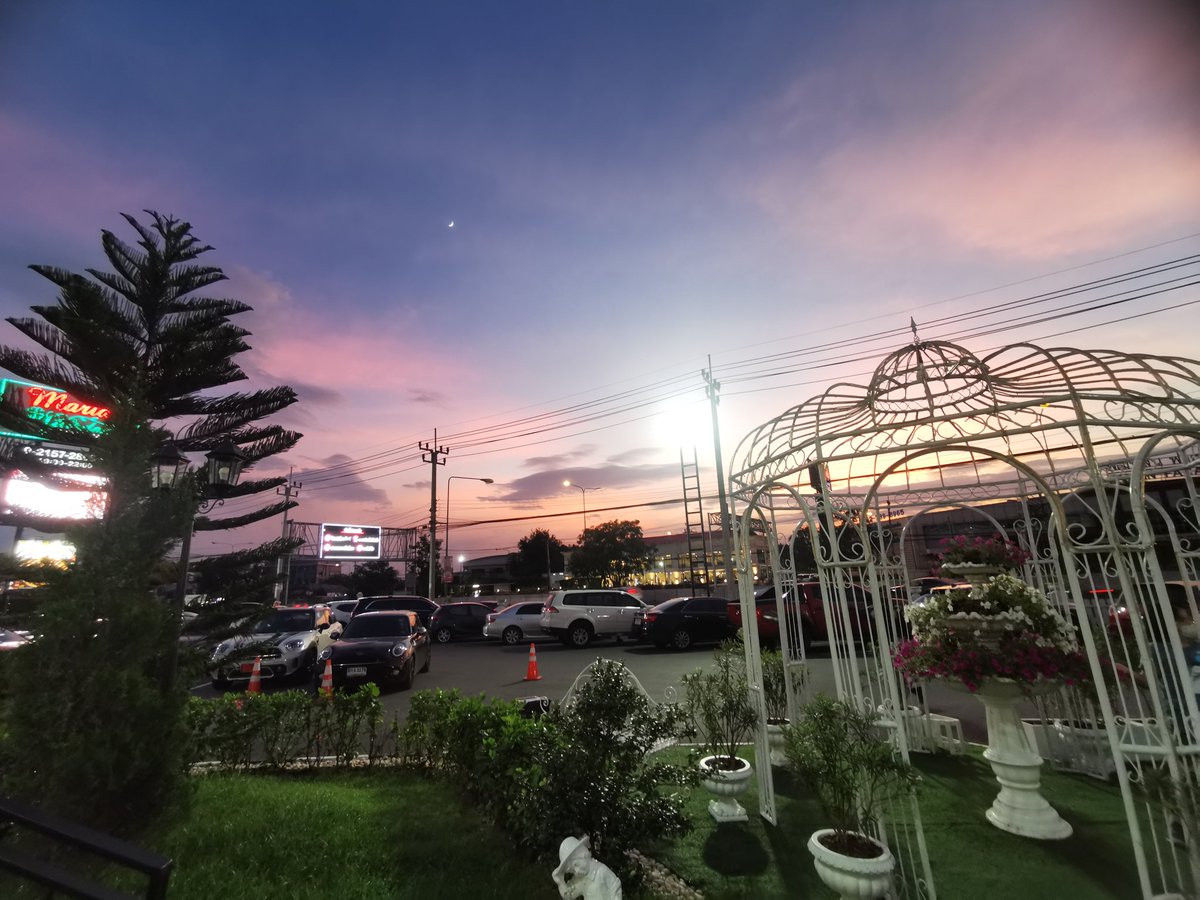LikeSara88's tweet photo. Before Sunset... 
ปลายฝนต้นหนาวนี่เป็นฤดูกาลที่ท้องฟ้าก่อนพระอาทิตย์สีสวยจริง https://t.co/yC0tVuCezg