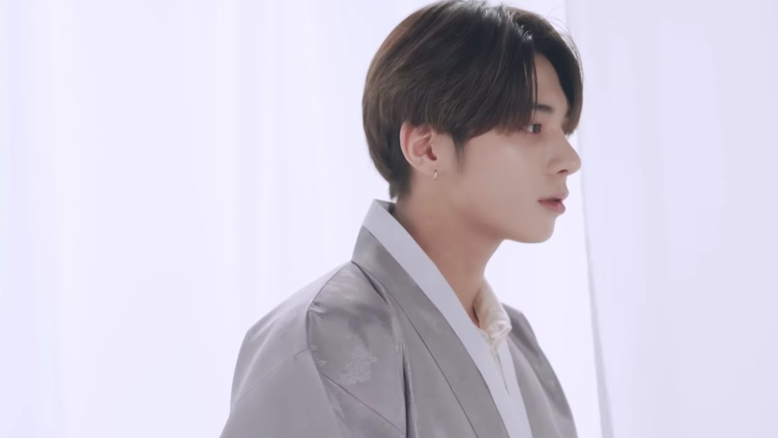 taehyun files tweet media