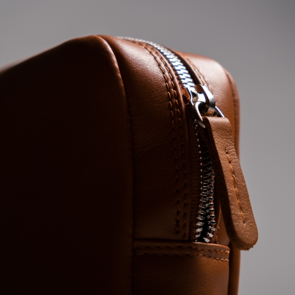 harberlondon's tweet photo. Tech Dopp kit | Perfect for your everyday, travel, and more, keep things handy, untangled and neatly tucked in for whenever you need them.
https://t.co/iTSBvQQCXb
#harberlondon
#leather #leatherpouch #leathergoods #techbag #applefan #laptopbag #workbag #techdoppkit #doppkit https://t.co/2XlGq2yK6q