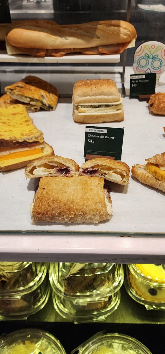 bebo_nava2's tweet photo. Realmente insaluble y reprobable. Infestado de MOSCAS en los alimentos de STARBUCKS MANACAR CDMX 29-10-22 #accioninmediata @StarbucksMex @somosalsea https://t.co/A5TtahHWEU