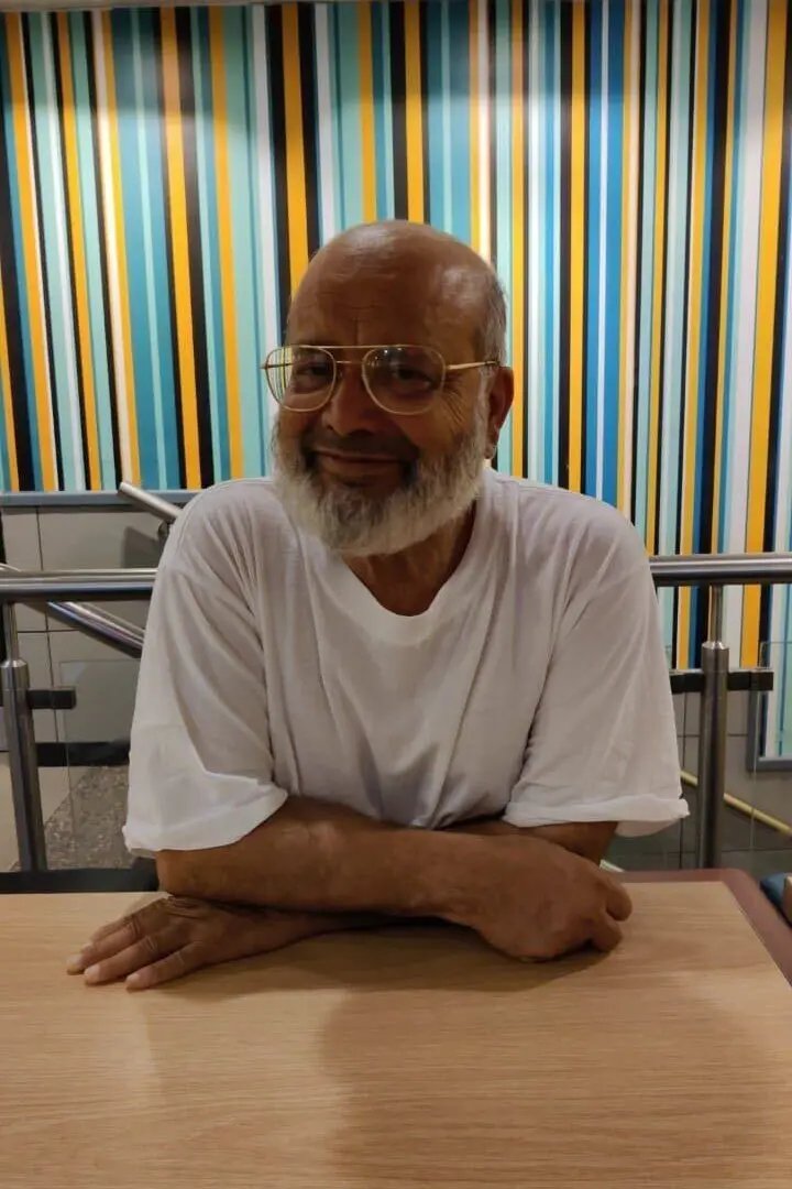 1/ Today the oldest prisoner of Guantanamo, Saifullah Paracha, was finally released after being imprisoned without trial for almost twenty years. He is 75 years old. Rather than busy ourselves with the latest social media controversy, give a thought to those being persecuted...