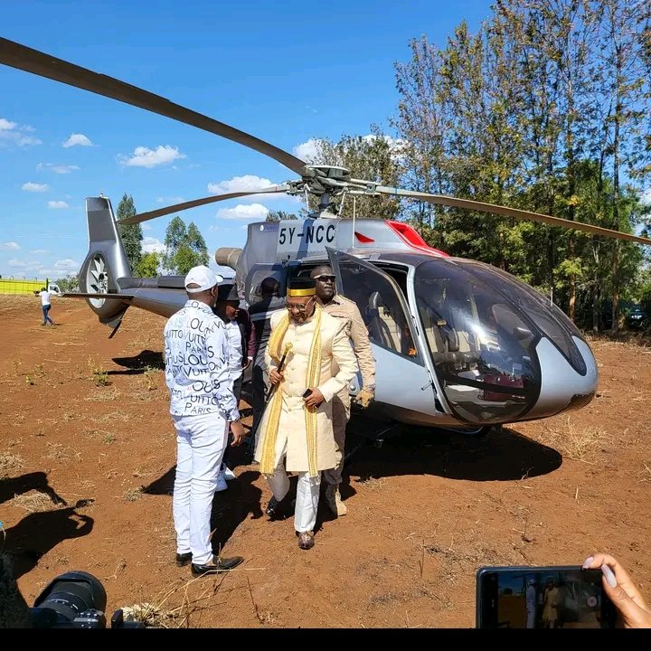 Cjamehk's tweet image. John Cena dowry ceremony in kagio, Kirinyaga County 
Kumbe Kuna watu wanakuwanga na pesa 🤭