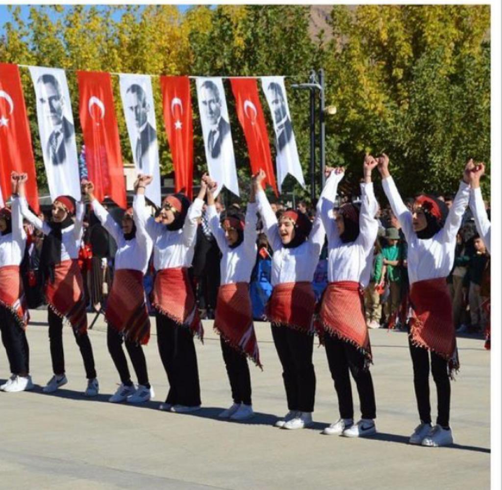 divrigi_ihl's tweet photo. Alan gösterilerimizden kareler emeğinize yüreğinize sağlık gençler bayramımız kutlu olsun 🇹🇷🇹🇷🇹🇷#29EKİMCUMHURİYETBAYRAMI https://t.co/9nGZL5VFh3