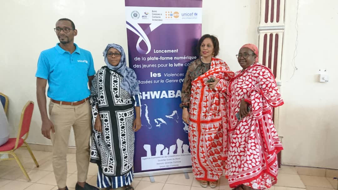 genre_anjouan's tweet photo. La directrice régionale de la promotion du genre à Anjouan, Sittina'Echat Salim a naturellement participé ce matin au lancement de la plateforme des jeunes #SHWABAHA. Un outil de formation et de sensibilisation contre les VBG aux Comores.
@UnfpaComores
@UNICEFComores https://t.co/Rkw5d2seVf