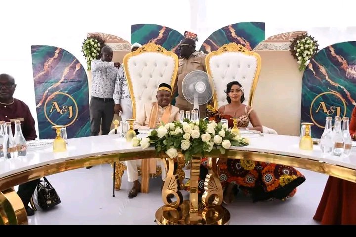 Cjamehk's tweet image. John Cena dowry ceremony in kagio, Kirinyaga County 
Kumbe Kuna watu wanakuwanga na pesa 🤭