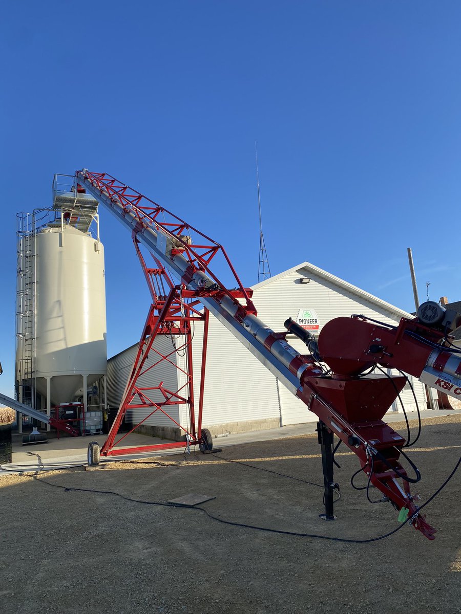 GroAgMN's tweet photo. P18A73E Peking soybeans are going into the bin today! Excited to have these in our A-Series Enlist lineup https://t.co/aIgQOOxYFP