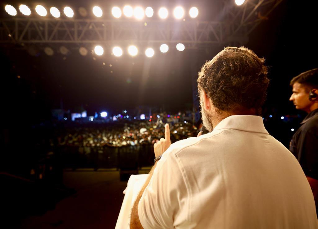 Narwal_inc's tweet photo. सुन लो मोदी जी- यात्रा नहीं रुकेगी।
#BharatJodoYatra https://t.co/XQmX1SlYY8