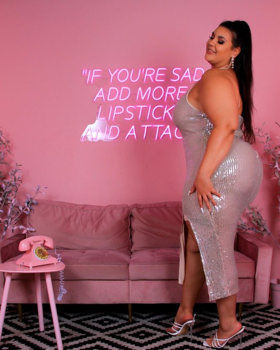 3 pic. I need You to SHOW ME your worth my time ??‍♀️? #curves #RT4More #ButterCream19 
Amazing photography