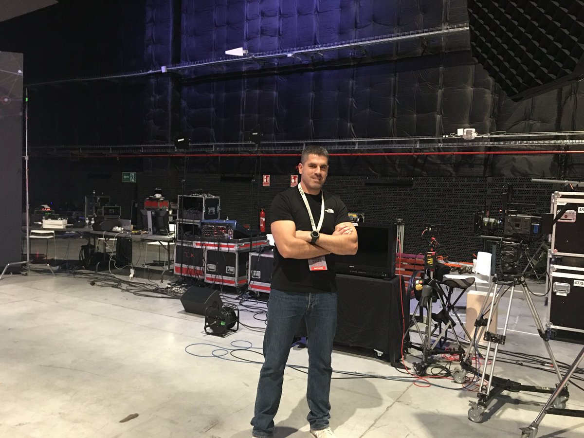 AlvaroOrtizSanz's tweet photo. Muchísimas gracias a todos los asistentes y especialmente a la genial gente de @NetflixES por darnos la oportunidad de aprender tanto (y saludar en nuestras sesiones de partners)
#NetflixSummit https://t.co/YGLbBVWvIQ