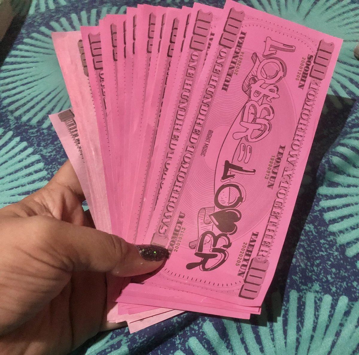 jeaninangg06's tweet photo. TXT ACT:LOVESICK MANILA L=L MONEY GIVEAWAY

ㅡ 5 winners
ㅡ rt&amp;like (no need to follow)
ㅡ winners must shoulder the lsf
ㅡ ends 11.8.22
ㅡ it comes with white and shaped confetti

🏷 play soobin yeonjun beomgyu taehyun huening kai hyuka love sick mnl concert con moa give away https://t.co/qrMgspseTH