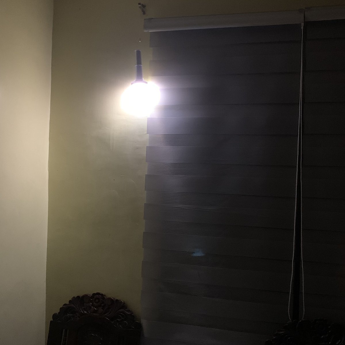 horangdaily's tweet image. brownout pero carat ako! thank you scoups for making the caratbong bright enough to light up our living room 🫂🔦