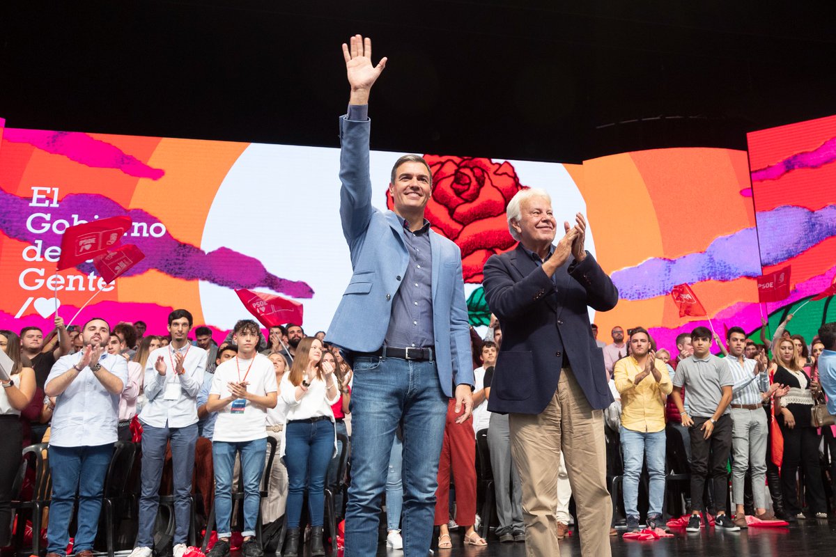 El miserable Felipón cargando contra Sánchez cuando hasta hace dos días se hacía fotos con él. #FelipeGonzálezEH