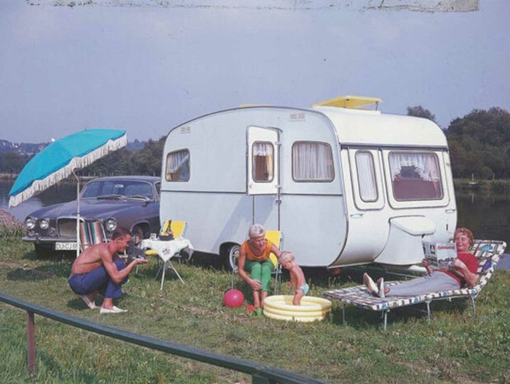 1950年代，露营。