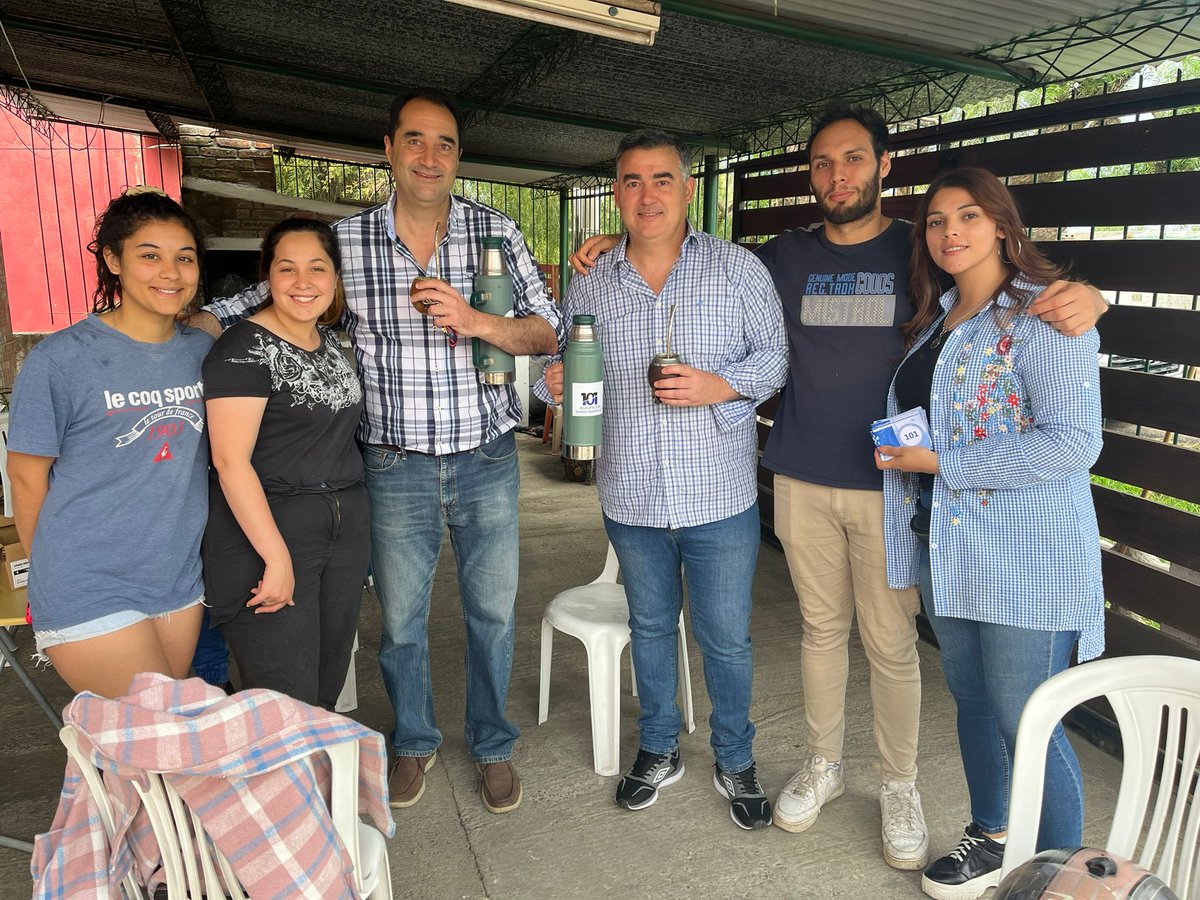 BaezDolci's tweet photo. Comenzando elecciones juveniles del partido nacional en la ciudad de Las Piedras, Canelones! @Lista101DR @AAlcaldia https://t.co/tST4c8wTzH
