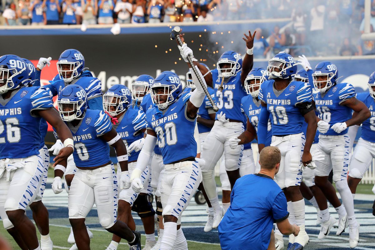 official_kedo's tweet photo. Blessed to receive from the University Of Memphis💙🖤 @RSilverfield @SaulsberrySr @__Banks__  @johnvarlas @CSmithScout https://t.co/LeYYzBa1ef