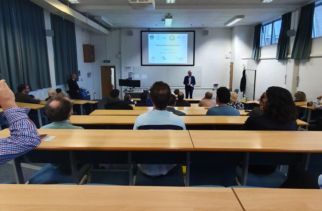 SimoneMichele84's tweet photo. Chris Linton introducing @FredericDiasUCD...I could literally see some water waves in the midlands... @lborouniversity @renzi_e https://t.co/TyvsUZkA1g