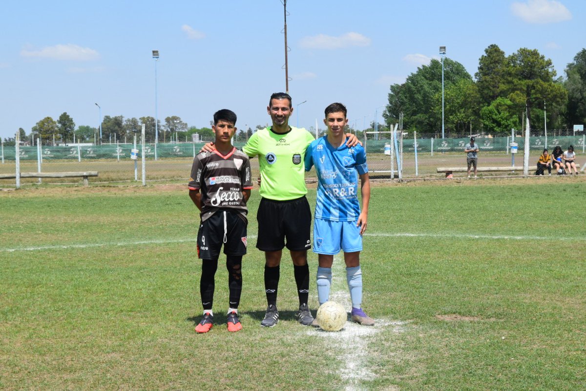 gisecuda's tweet photo. #juvenilesB
📆fecha 22
⚽️octava
Defensores Unidos de Zárate recibe a Los Andes.
Vamos Los Pibes!

@Formativo_AFA
@SABADOGOL
@clublosandes https://t.co/WtuINRIwaE