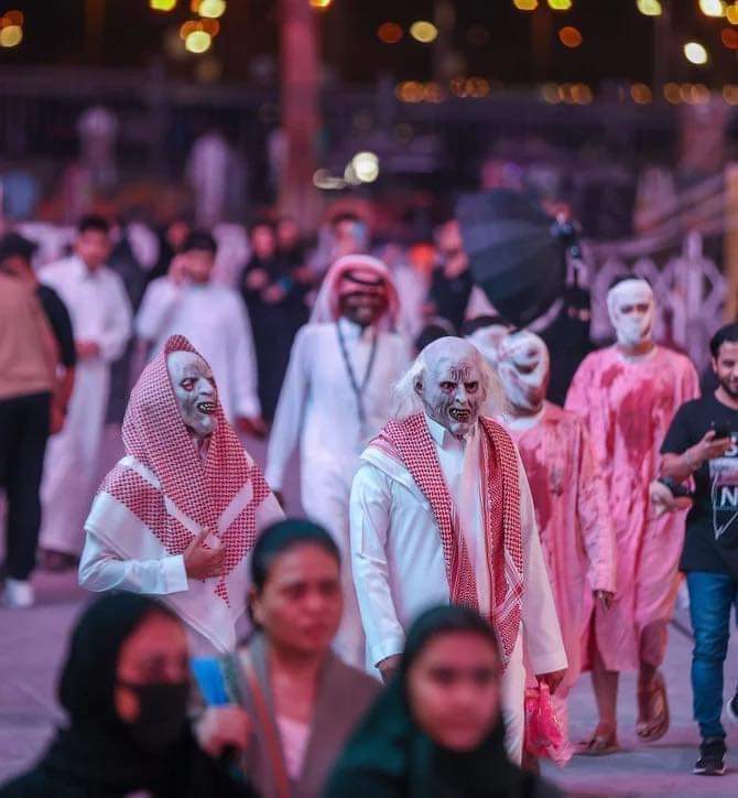 Musa_Maliki_'s tweet image. Celebration of Halloween in Riyad, Saudi Arabia. The GEA of Saudi organized an event called "Horror Weekend", meanwhile celebration of Mawlid is still banned.

Imagine a country that forbids the commemoration of the Prophet ﷺ because it is more evil than celebrating Halloween...