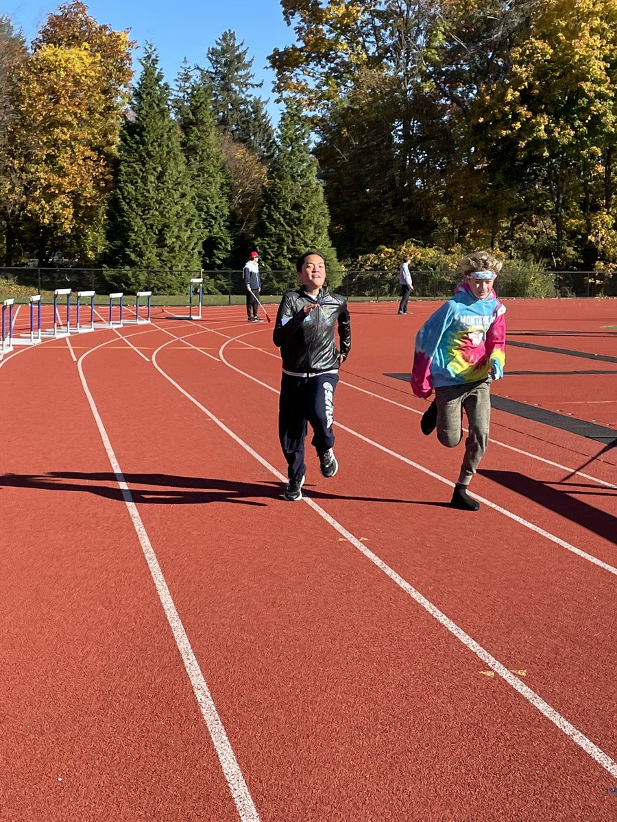 SuffernXCTF's tweet image. It’s a beautiful fall morning for Suffern Central’s annual elementary cross country run! We are off to a great start and love seeing all of our young athletes showing off their speed! @SuffernSports @SuffernCSD