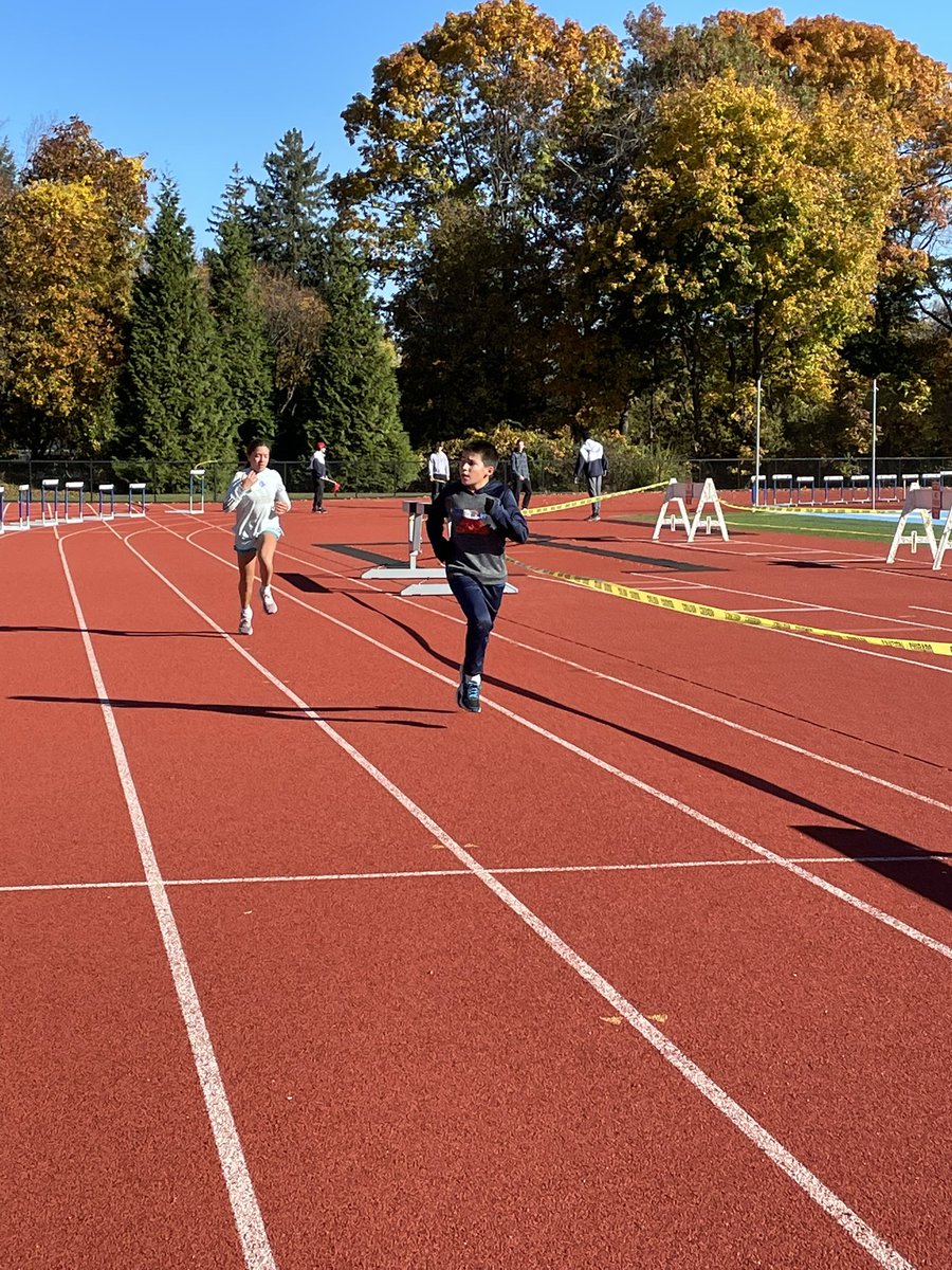 SuffernXCTF's tweet image. It’s a beautiful fall morning for Suffern Central’s annual elementary cross country run! We are off to a great start and love seeing all of our young athletes showing off their speed! @SuffernSports @SuffernCSD