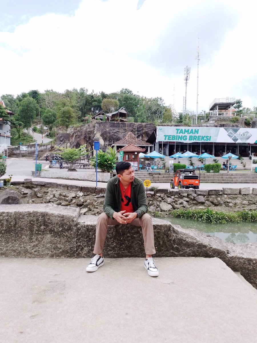 F_Irawan22's tweet photo. Cinta itu pahit, dan tak harus memiliki... https://t.co/XWceOMlJ1w