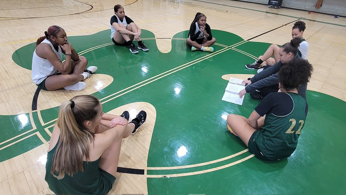 Group reading today led by <a href="/CoachMoReeder/">Morgan R</a> 
Topic: Creating Atomic Habits
Book: Atomic Habits by James Clear
#LeadershipMatters ✔️
#LADYIRISHMENTALITY☘️
#readingMATTERS