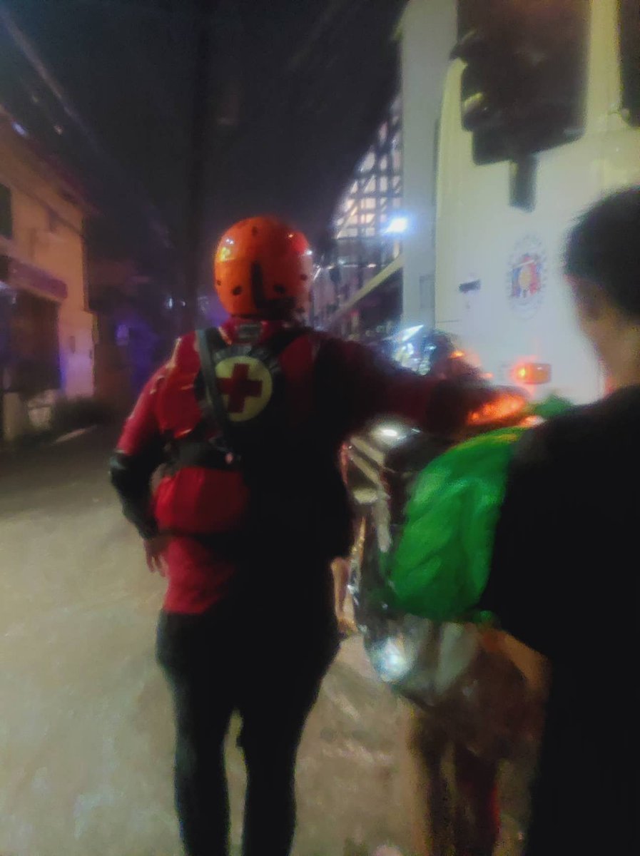 philredcross's tweet photo. HAPPENING NOW: Ongoing rescue operation in #Noveleta by our PRC Cavite Chapter's Emergency Response Unit

#PHRedCrossCares https://t.co/HO7yUqIbZd